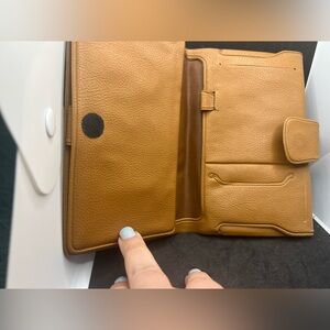 🥰 4/$25 - Tan Multi Pocket Wallet
